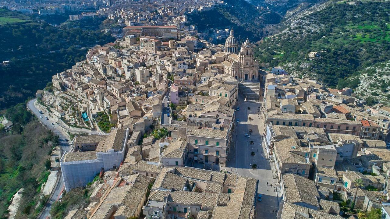 Piazza Duomo 36 Hotel Ragusa Bagian luar foto